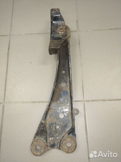 Рычаги задние продольные Toyota Rav 4 30кузов