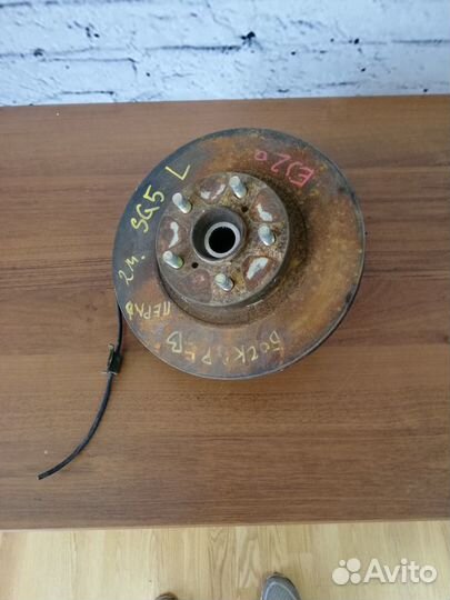 Ступица левая кулак поворотный Subaru Forester s11