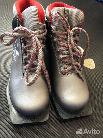 Лыжные ботинки 34 р-р новые