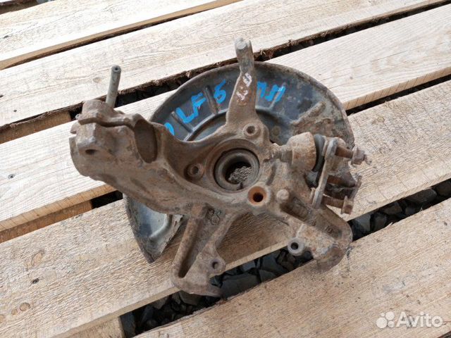 Кулак поворотный передний правый Volkswagen Golf 5