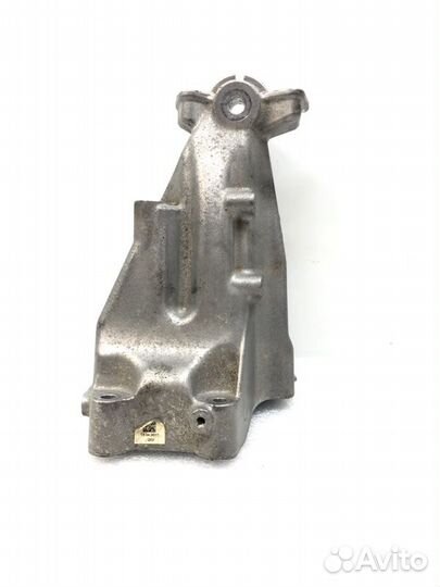 Кронштейн опоры двигателя правый Mercedes-Benz Glc