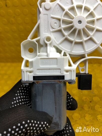 Стеклоподъемник задний правый Mercedes-Benz