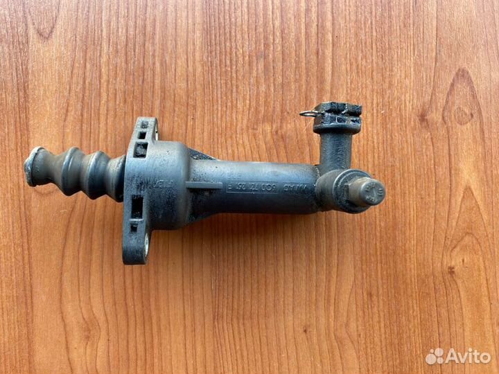 Главный цилиндр сцепления Vw Golf 5+ BSE 2009