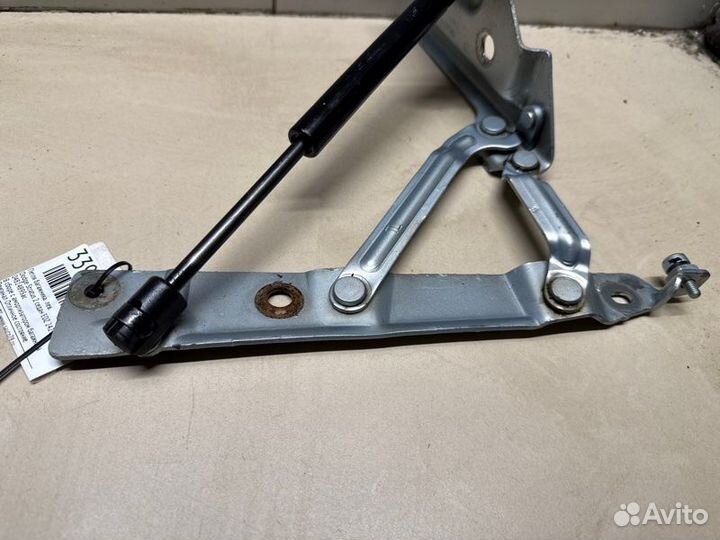 Петля багажника левая Dodge Stratus 2 седан EDZ