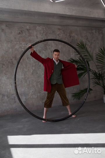 Шоу на колесе Сира, артист акробат на праздник