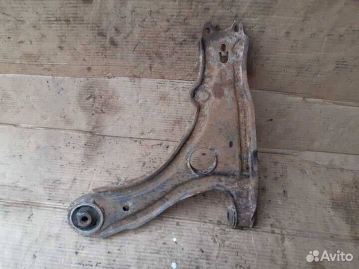 Рычаг передний Фольксваген Гольф 2