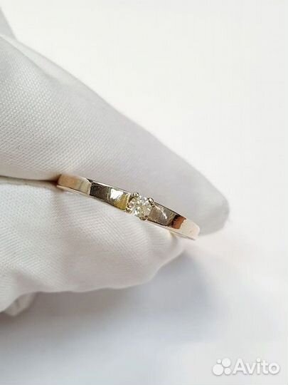 Золотое кольцо с фианитом 18р