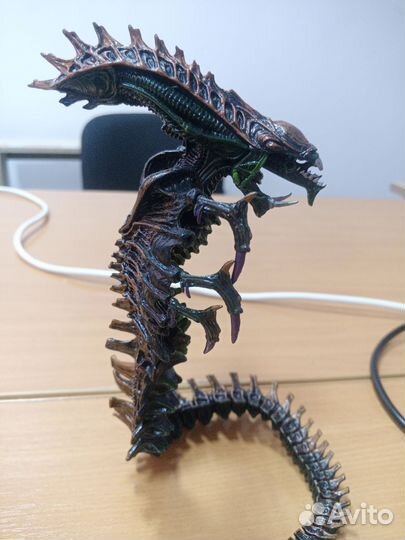 Фигурка чужой змей