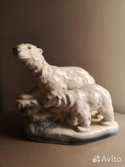 Статуэтка фарфор