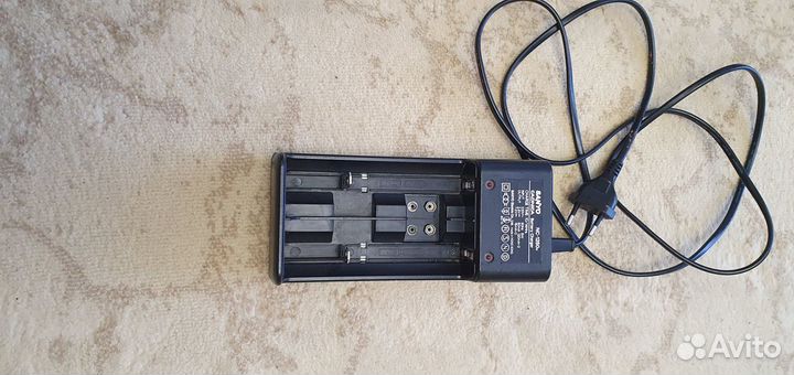 Универсальное зарядное устройство Sanyo NC-1250h