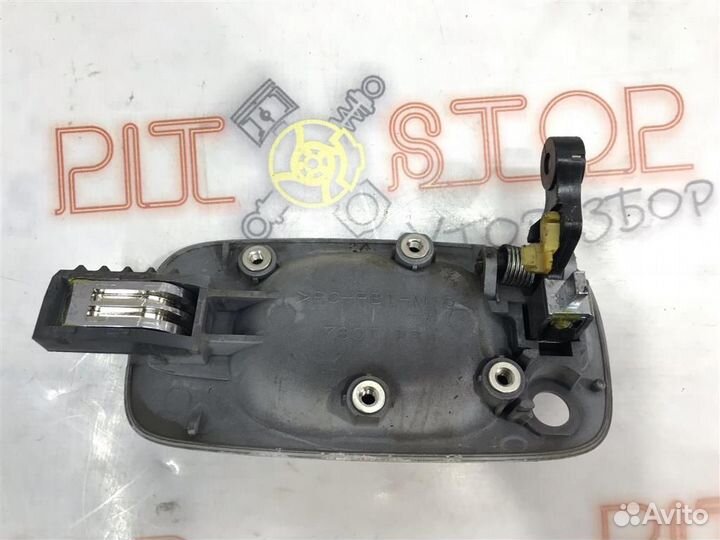 Внешняя ручка передней правой двери Toyota Vista