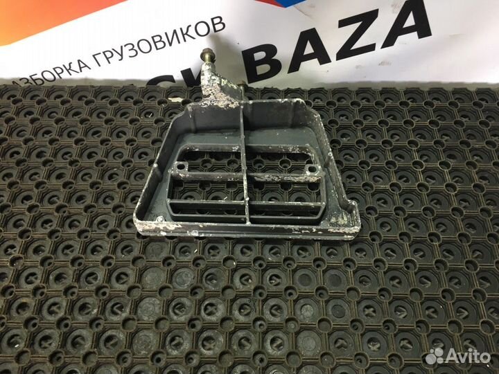 1638481 Кронштейн подножки правый Daf CF