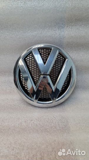 Эмблема в решетку радиатора Volkswagen Transporter