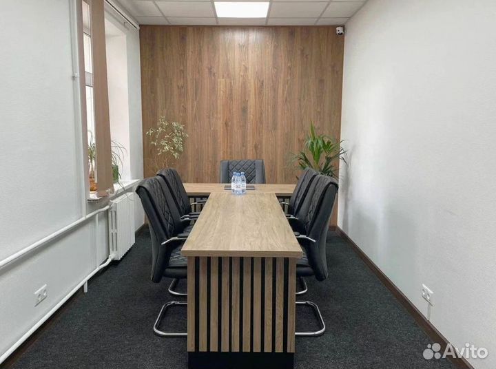 Офисный стол с брифингом