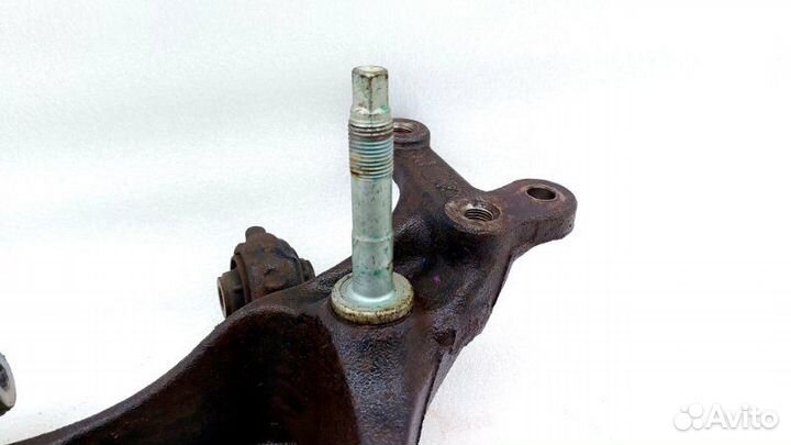 Кулак поворотный задний правый Toyota Camry XV70