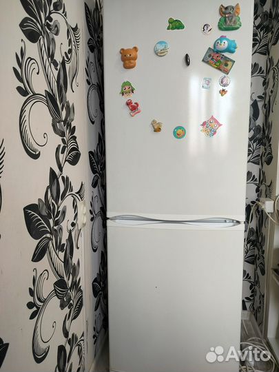 Продам холодильник б/у Атлант