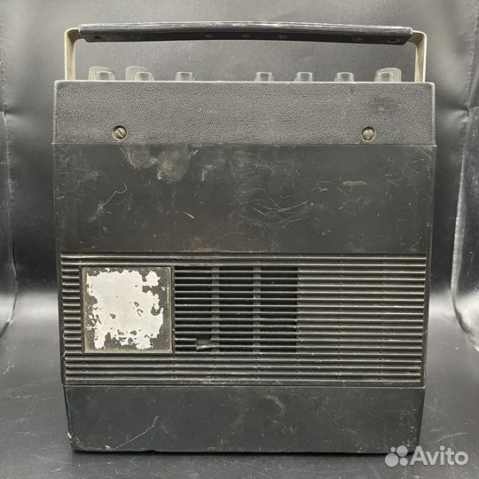 Радиоприемник Урал Авто 2 транзистор СССР (сзр)