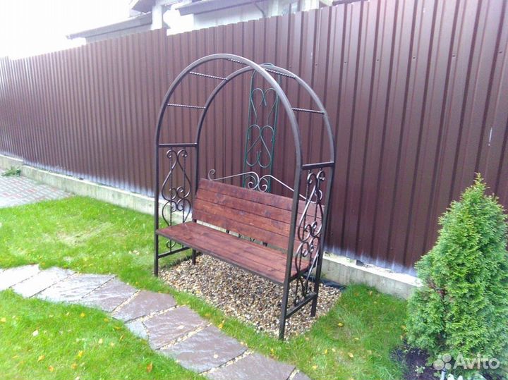 Арка с лавочкой