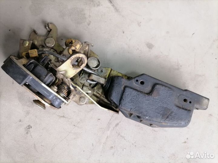 Замок двери перед.правый Opel Vectra A 1988-1995