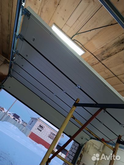 Секционные ворота