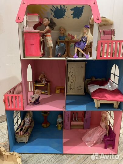 Домик кукольный с мебелью и куклами