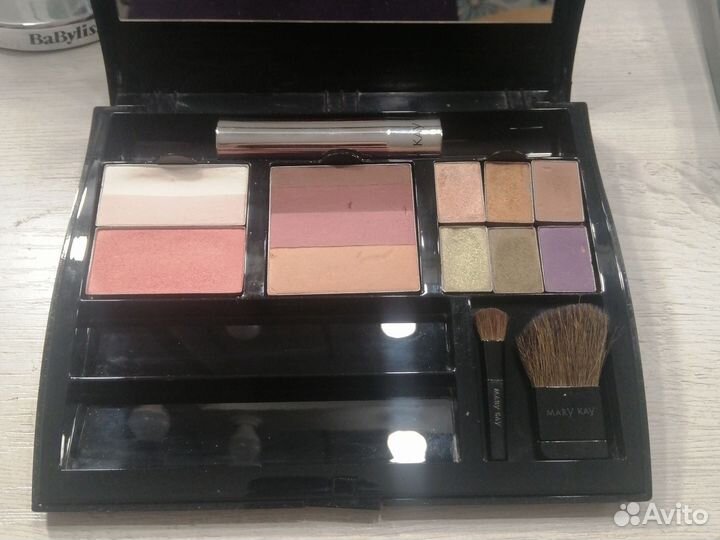 Палетка с косметикой Мэри Кэй