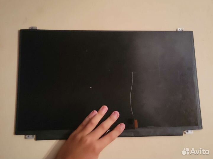 Экран от ноутбука с царапинами