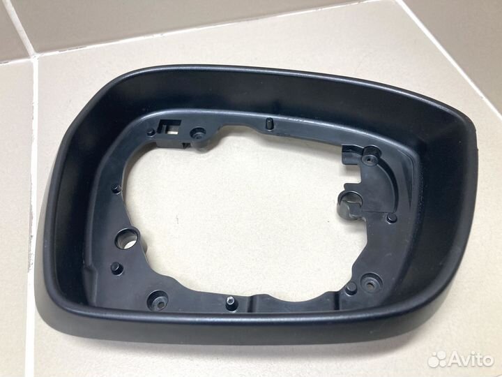 Окантовка правого зеркала