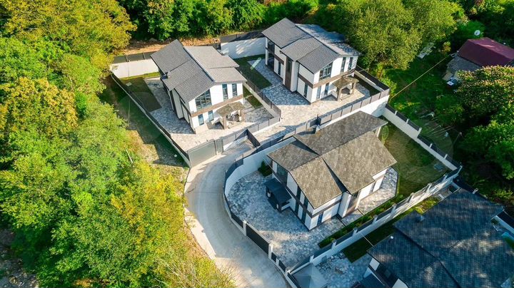 Коттедж 240 м² на участке 4,8 сот.