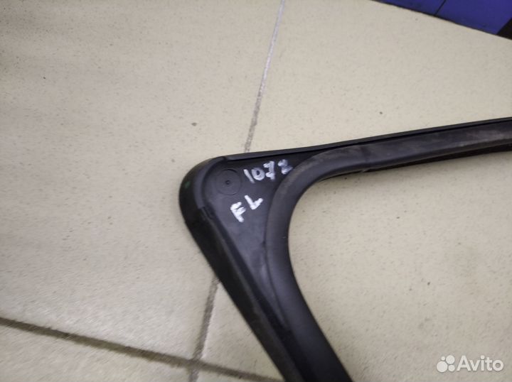 Накладка стекла переднего левого Octavia (A5 1Z) 2