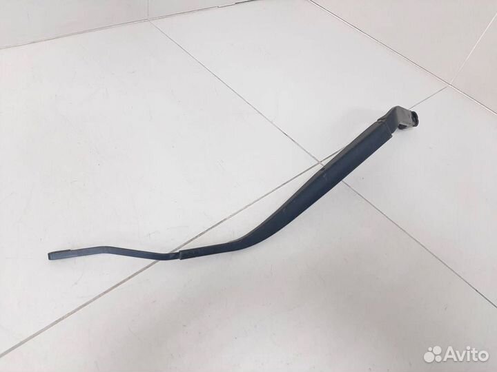 Поводок стеклоочистителя передний правый Mitsubish