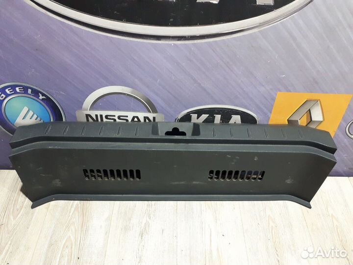 Накладка панели задка замка багажника Nissan note