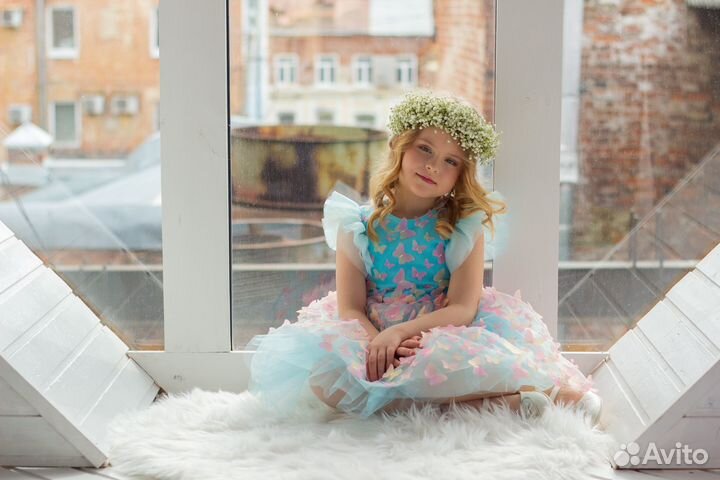 Нарядное платье для девочки ручной работы