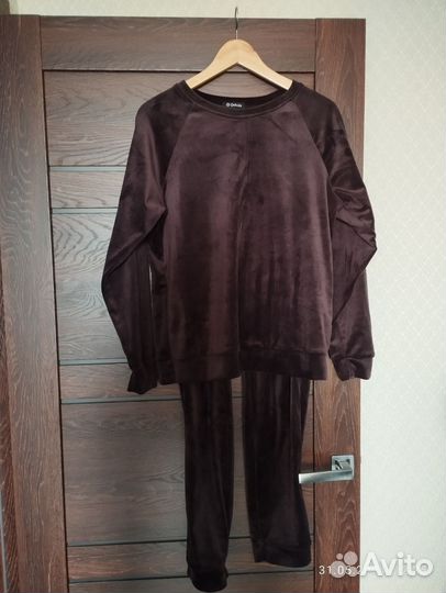 Велюровый спортивный костюм