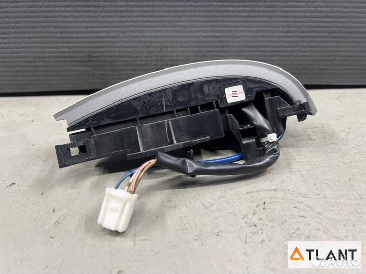 Кнопки на руль левый toyota noah