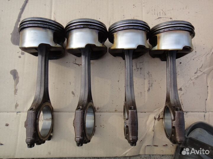 Поршень с шатуном таурег 4.2 AXQ