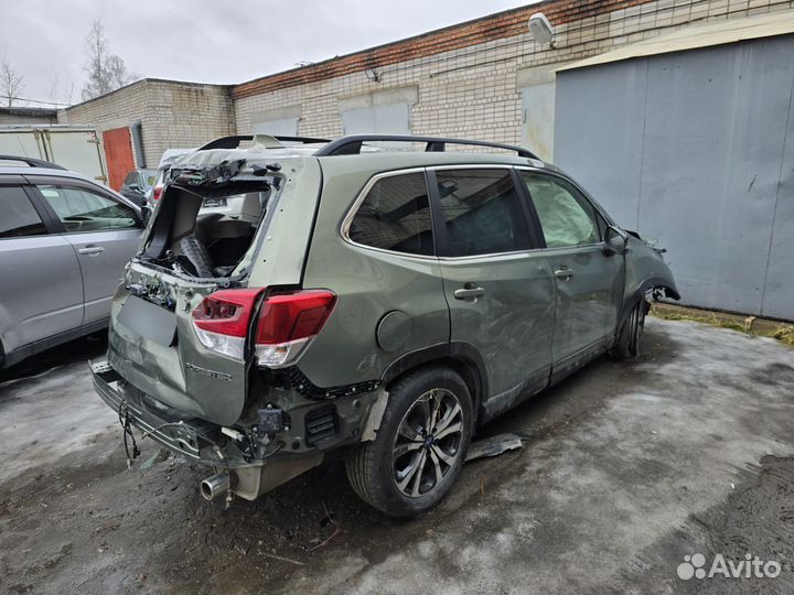 Subaru Forester 2.5 CVT, 2021, битый, 17 000 км