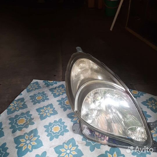 Фара правая на Toyota fandango биксенон