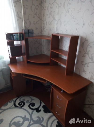Продается компьютерный стол