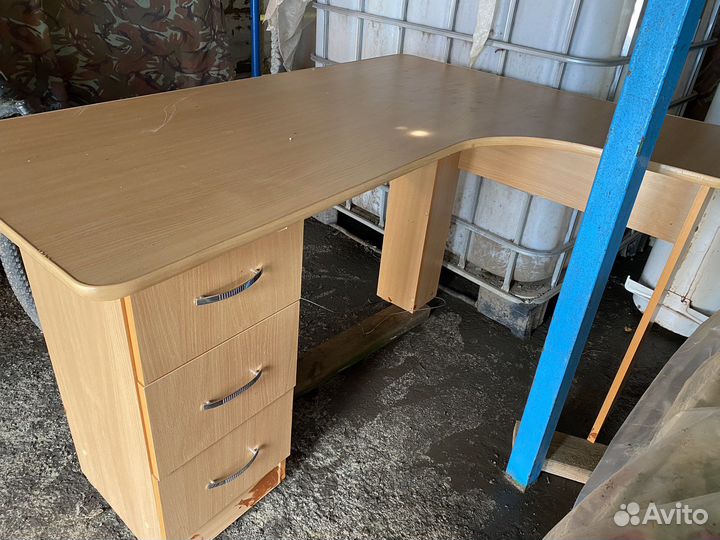 Стол письменный