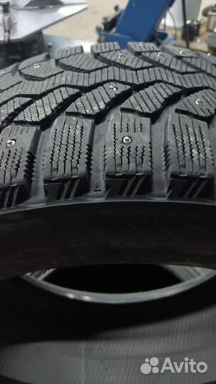 Bridgestone Blizzak Spike-01 245/45 R17 T