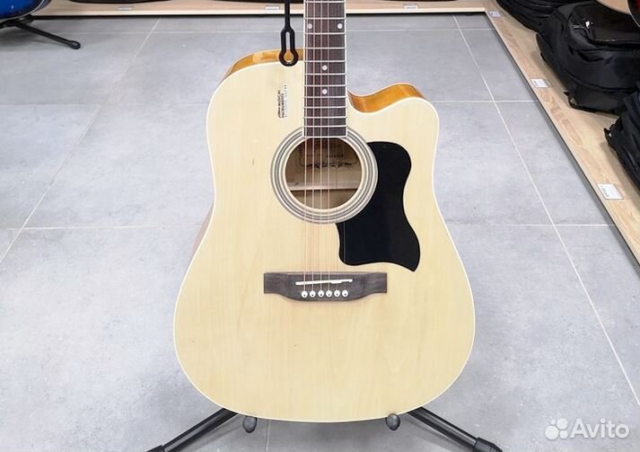 Акустическая гитара