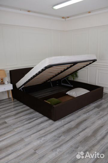 Кровать с подъемным механизмом + матрас 200х200