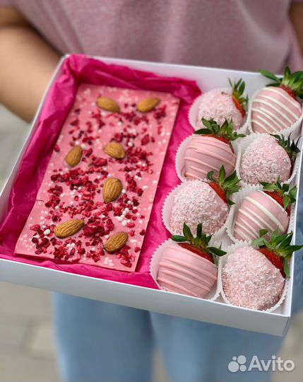Клубника в шоколаде в коробке