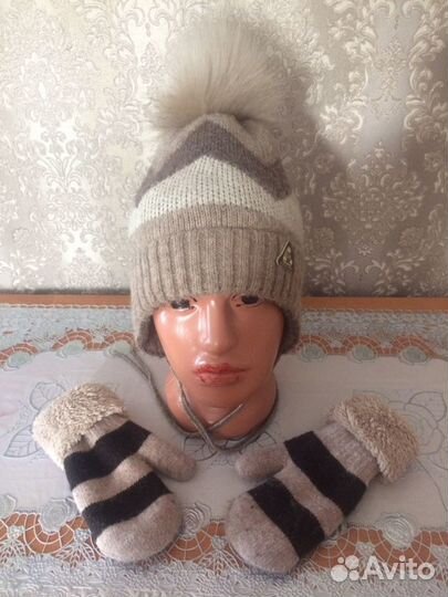 Зимние шапка и варежки