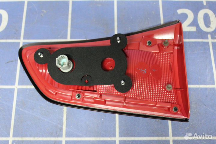 Фонарь задний правый внутренний Infiniti QX80