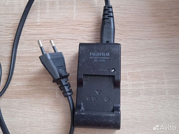 Зарядное устройство для компакт фотоаппаратов