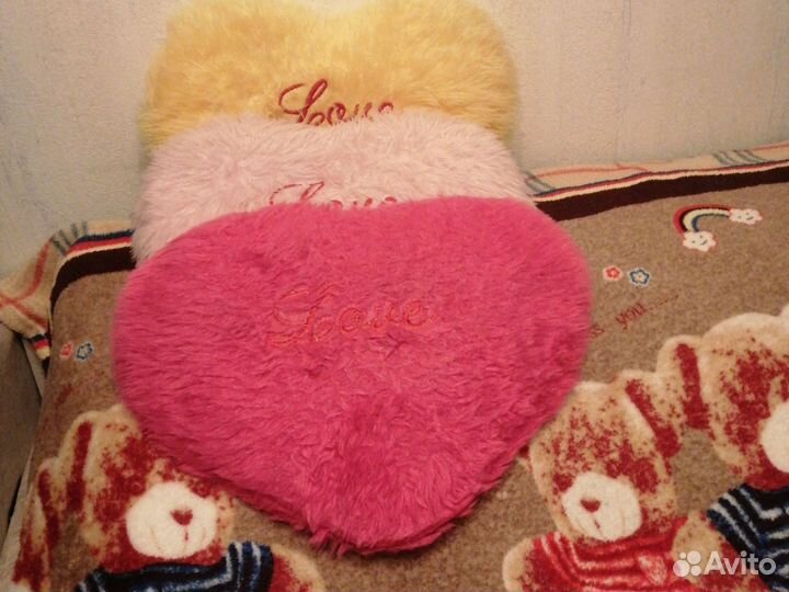 Подушки-сердца 3 штуки новые