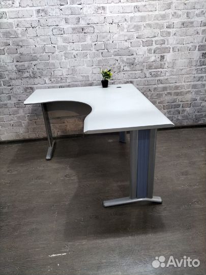 Стол компьютерный угловой