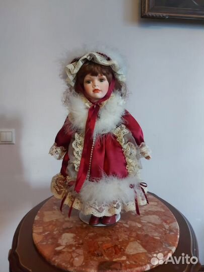 Фарфоровая кукла